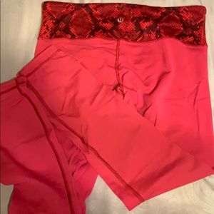 Reverse-able lululemon size 8 leggings